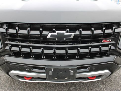 Used 2025 Chevrolet Suburban Z71 image 58