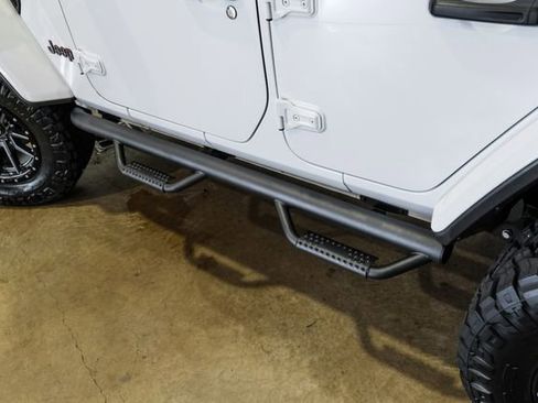Used 2022 Jeep Wrangler Unlimited Rubicon AWD/4WD image 10