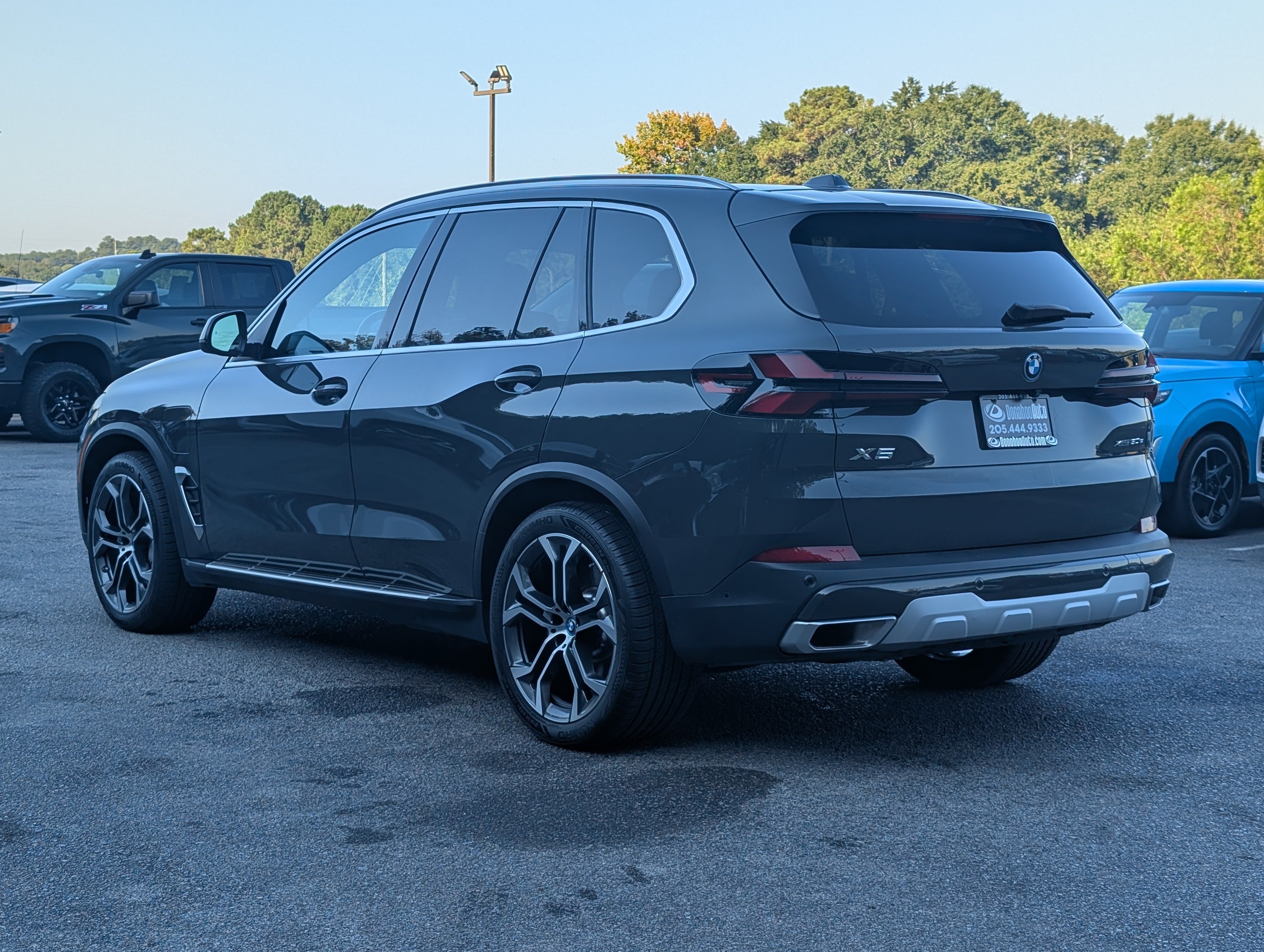 Used 2025 BMW X5 xDrive50e w/ Premium Package AWD/4WD image 7