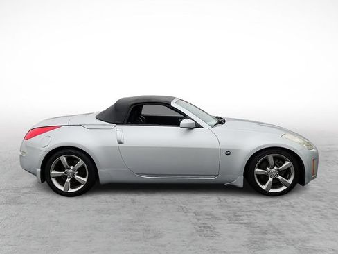 Used 2006 Nissan 350Z Touring RWD image 7