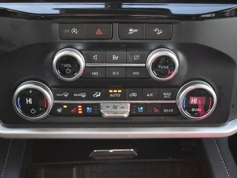 Used 2024 Ford Expedition XLT image 30