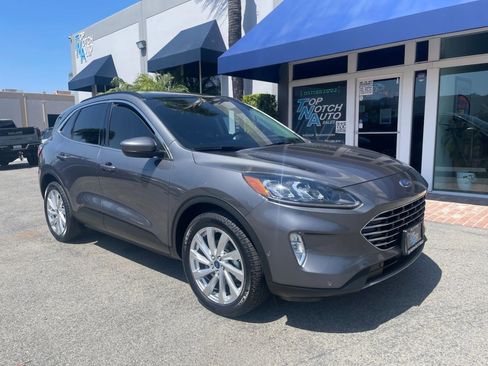 Used 2021 Ford Escape Titanium w/ Titanium Elite Package AWD/4WD image 3