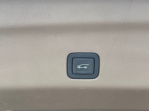 Used 2021 GMC Yukon Denali w/ Denali Premium Package AWD/4WD image 10