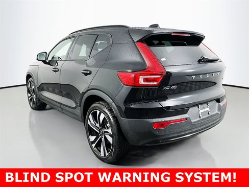 Used 2025 Volvo XC40 B5 Plus image 5
