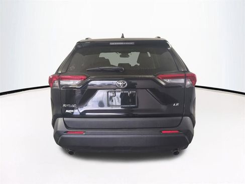 Used 2019 Toyota RAV4 LE FWD image 6