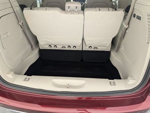 Used 2018 Chrysler Pacifica Limited w/ Tire & Wheel Group FWD image 29