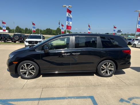 Used 2023 Honda Odyssey Touring image 3