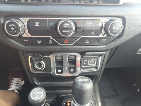 Certified 2025 Jeep Wrangler Sport AWD/4WD image 22