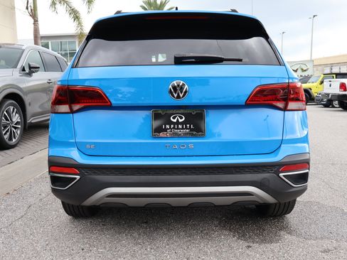 Used 2023 Volkswagen Taos SE w/ Panoramic Sunroof Package FWD image 8