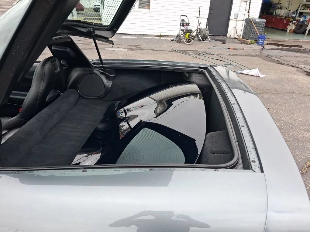 Used 2004 Chevrolet Corvette Coupe w/ Preferred Equipment Group RWD image 49