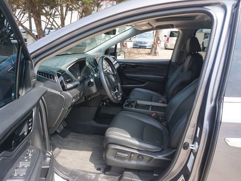 Used 2022 Honda Odyssey Touring image 2