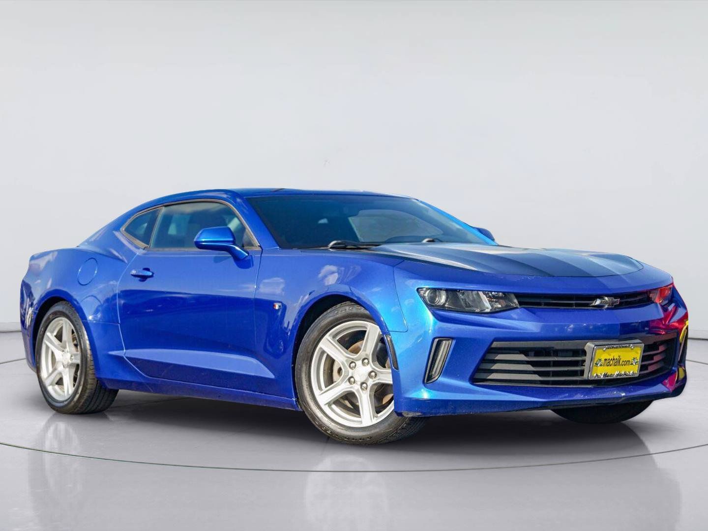 Used 2018 Chevrolet Camaro LT RWD image 1