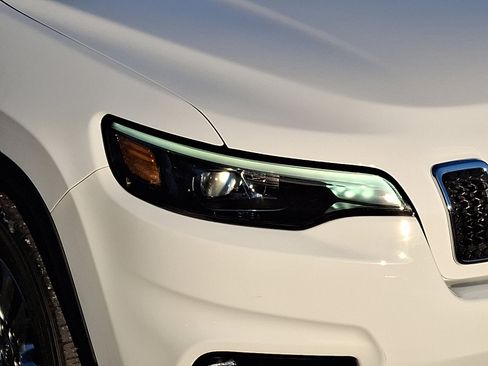 Used 2020 Jeep Cherokee Latitude Plus w/ Cold Weather Group image 9