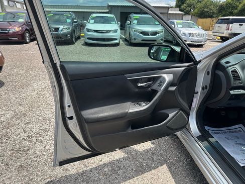 Used 2015 Nissan Altima 2.5 S w/ Power Driver Seat Package FWD image 11