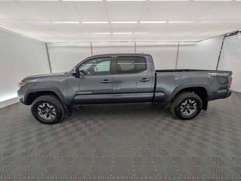Used 2022 Toyota Tacoma TRD Off-Road w/ TRD Premium Off Road Package AWD/4WD image 2