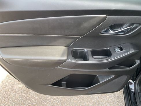 Used 2020 Chevrolet Traverse LT image 21