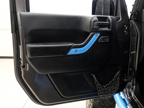 Used 2016 Jeep Wrangler Unlimited Rubicon AWD/4WD image 50