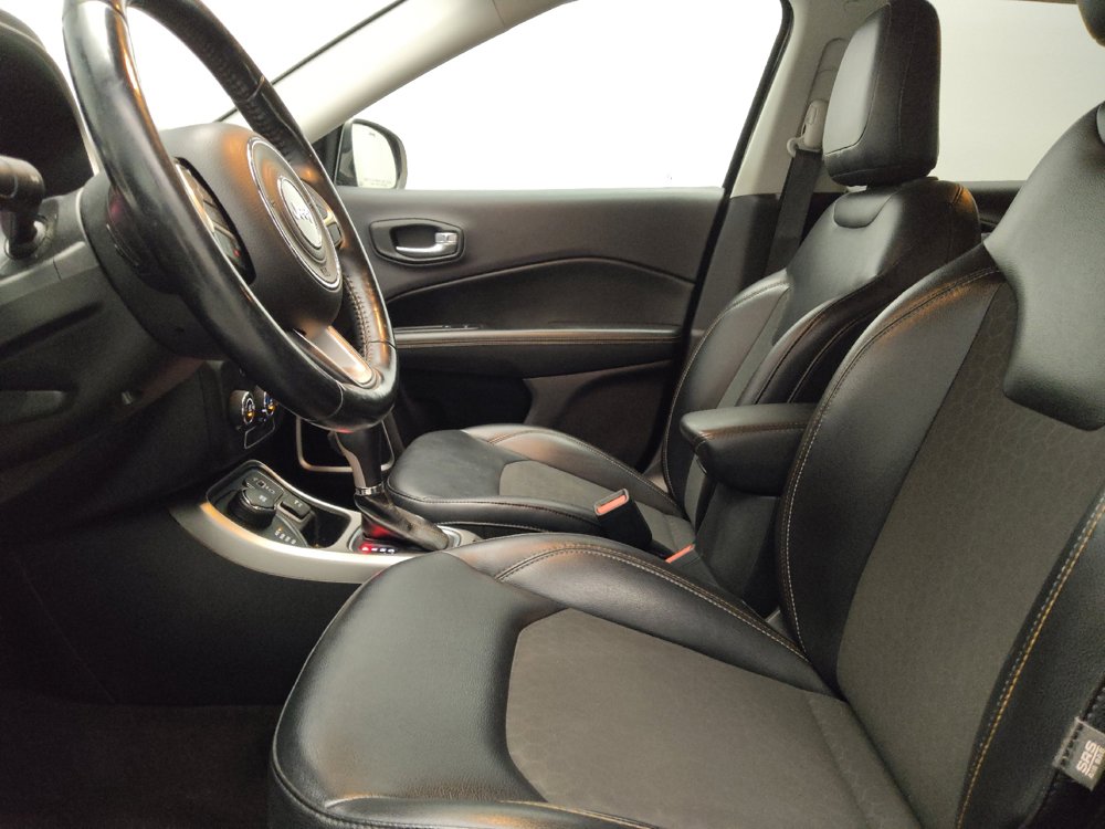 Used 2018 Jeep Compass Latitude AWD/4WD image 17