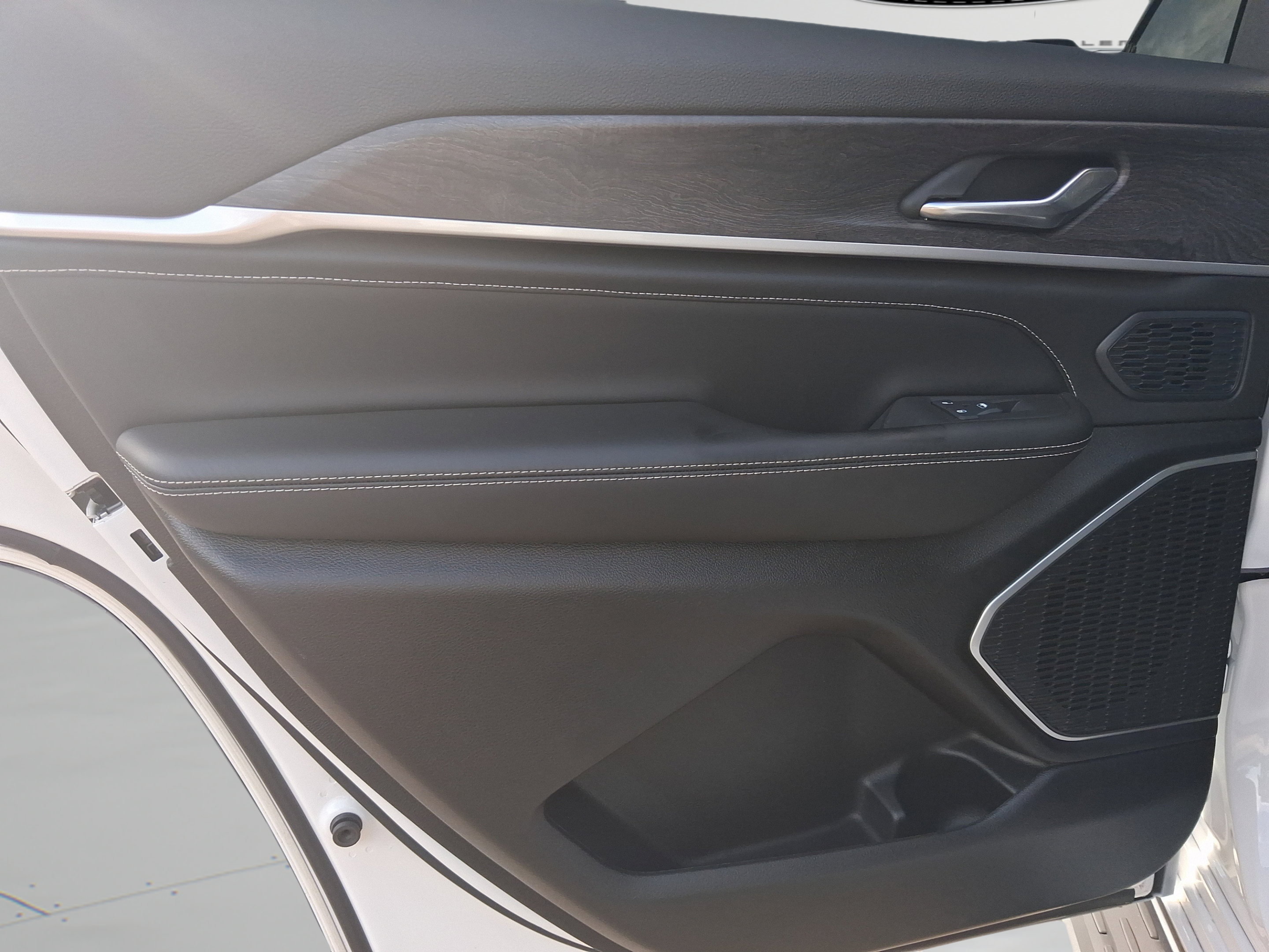 Used 2026 Jeep Grand Cherokee L Limited AWD/4WD image 25