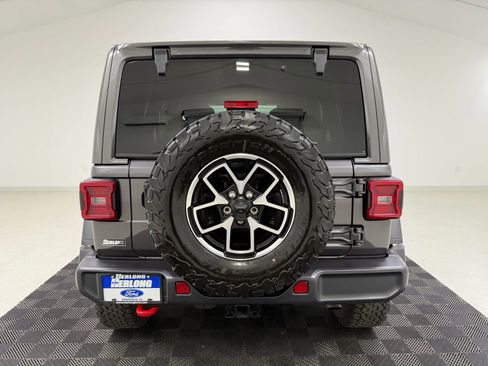 Used 2025 Jeep Wrangler Unlimited Rubicon w/ Convenience Group AWD/4WD image 5