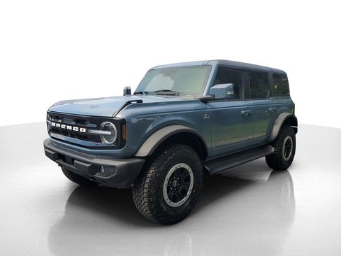 New 2025 Ford Bronco Outer Banks w/ Sasquatch Package image 2