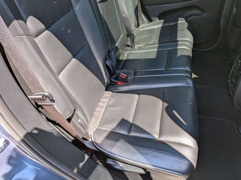 Used 2019 Jeep Grand Cherokee Overland AWD/4WD image 28