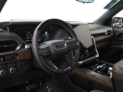 Used 2025 GMC Yukon Denali Ultimate AWD/4WD image 28