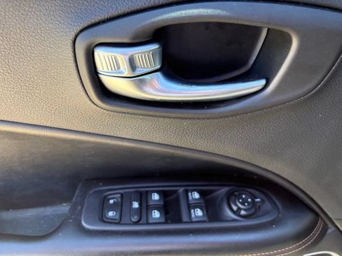 Used 2019 Jeep Compass Limited AWD/4WD image 11