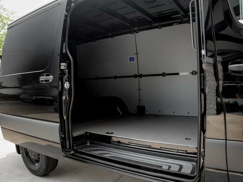 Used 2025 Mercedes-Benz Sprinter 2500 image 10