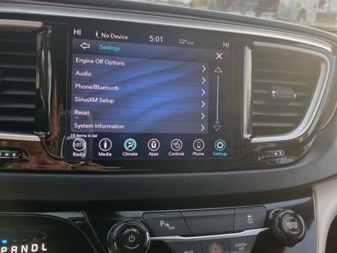 Used 2019 Chrysler Pacifica Touring-L FWD image 54