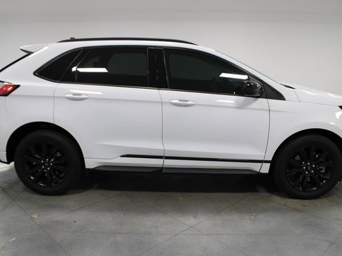 Used 2022 Ford Edge SE w/ Black Appearance Package image 11