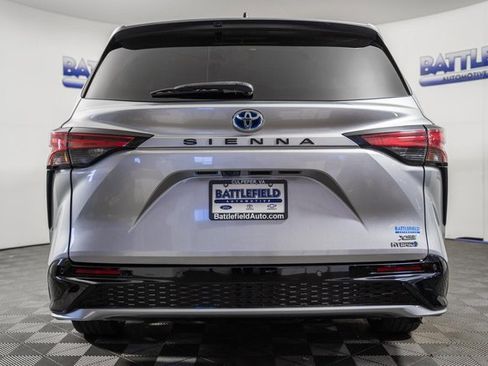 Certified 2022 Toyota Sienna XSE image 5