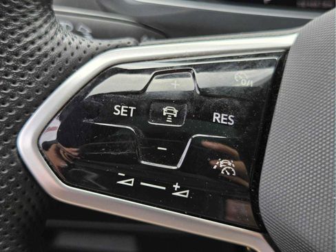 Used 2024 Volkswagen Tiguan SEL R-Line image 30