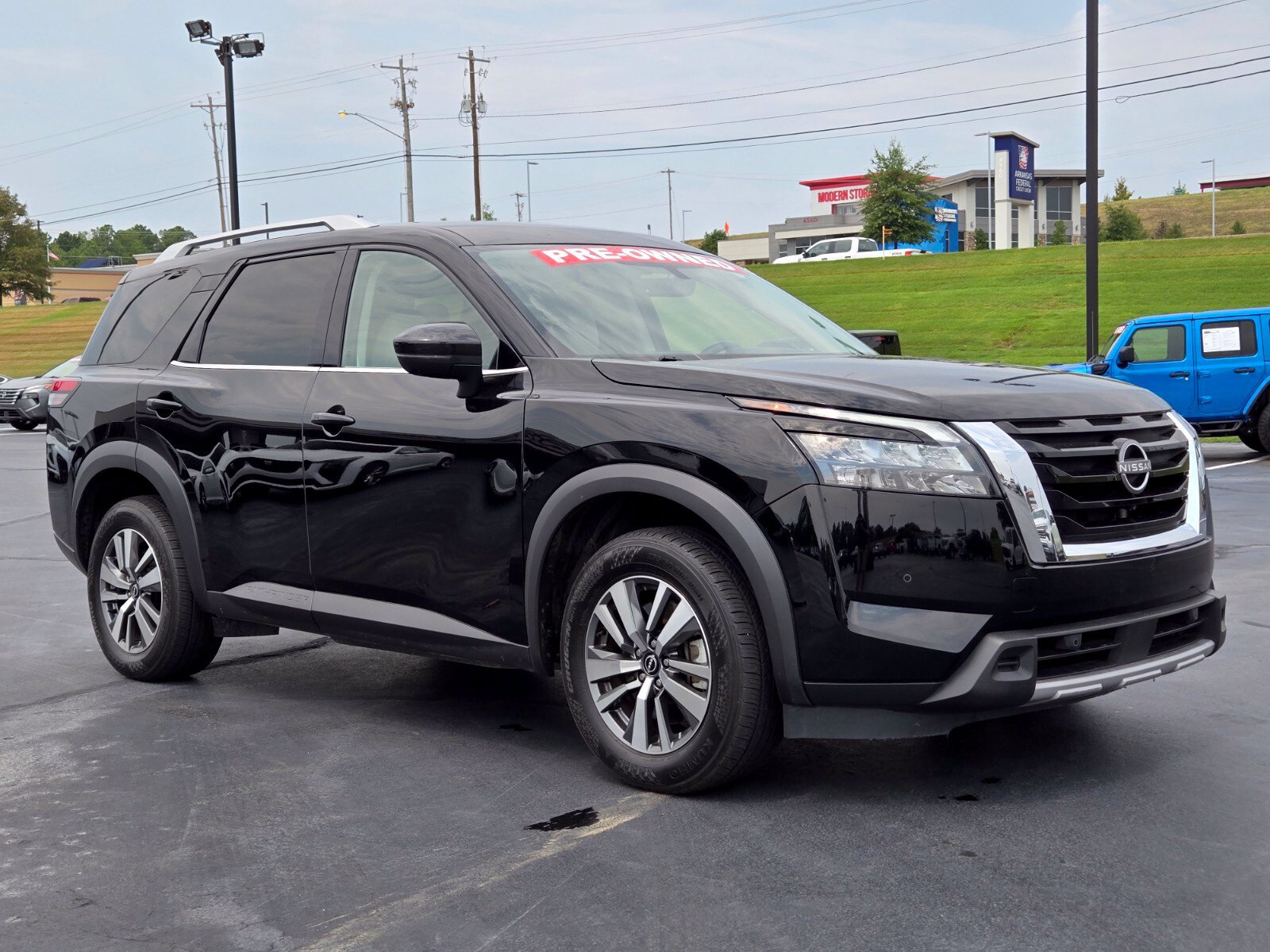 Used 2025 Nissan Pathfinder SL AWD/4WD image 7