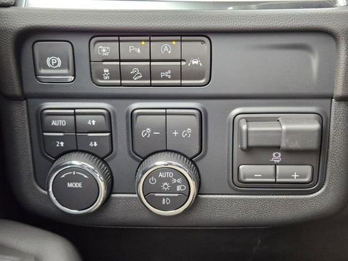 New 2025 Chevrolet Suburban High Country w/ Sun And Tow Package AWD/4WD image 17