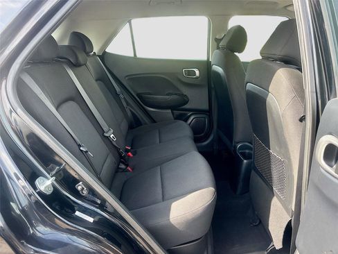 Used 2021 Hyundai Venue SE FWD image 24