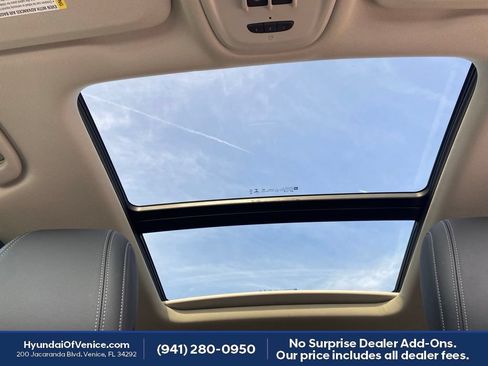 Used 2022 Buick Encore GX Essence w/ Experience Buick Package FWD image 12