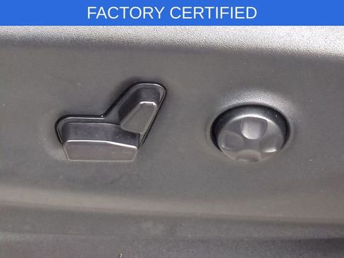 Certified 2024 Chrysler Pacifica Touring-L image 23