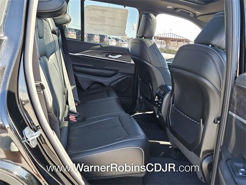New 2025 Jeep Grand Cherokee Limited w/ Luxury Tech Group II image 16