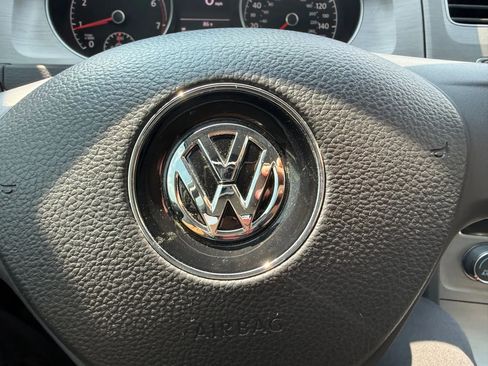 Used 2015 Volkswagen Golf S image 24