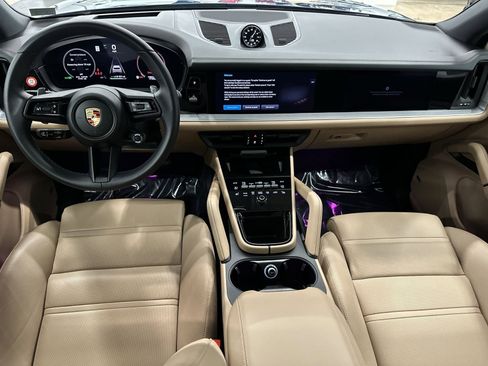 Used 2024 Porsche Cayenne image 2
