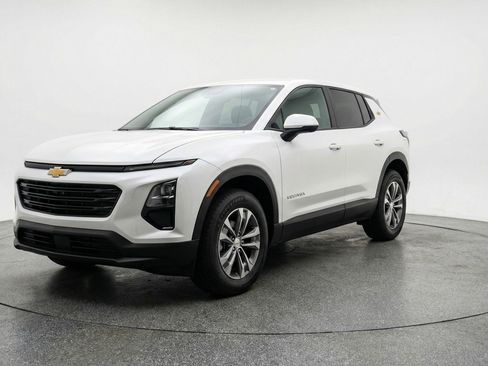 Used 2025 Chevrolet Equinox LT image 3