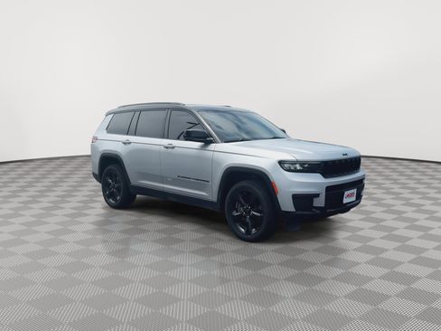 Used 2023 Jeep Grand Cherokee L Laredo AWD/4WD image 2