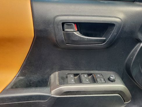 Used 2017 Toyota Tacoma SR5 image 22