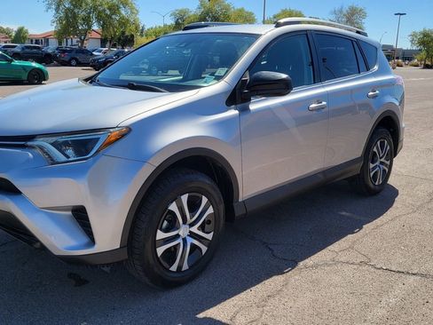 Used 2017 Toyota RAV4 LE image 4