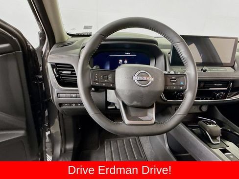 Used 2025 Nissan Rogue SL FWD image 11