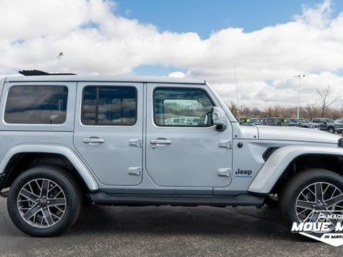 Used 2023 Jeep Wrangler Unlimited Sahara image 5