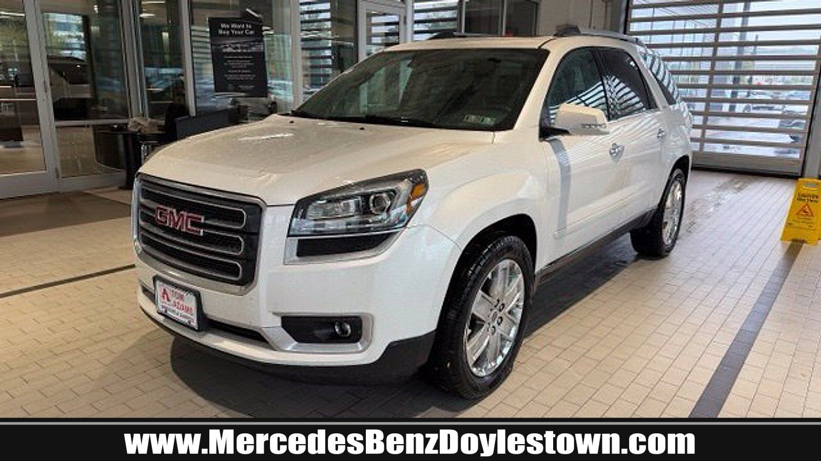 Used 2017 GMC Acadia Limited SLT AWD/4WD image 1