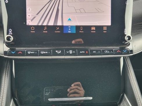 Used 2024 Jeep Wagoneer Series II w/ Flexible Seating Group image 15