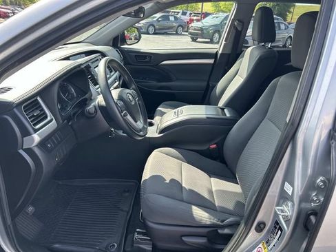 Used 2019 Toyota Highlander LE image 19